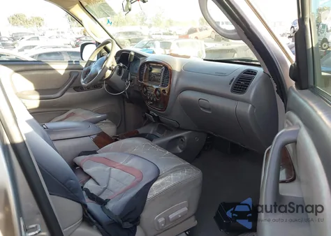 2002 Toyota Sequoia Sr5 V8 z USA, uszkodzony, nr VIN 5TDZT34A72S102351